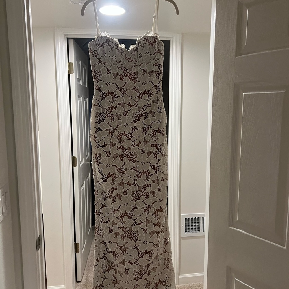 HOUSE OF CB Floral Lace Dress